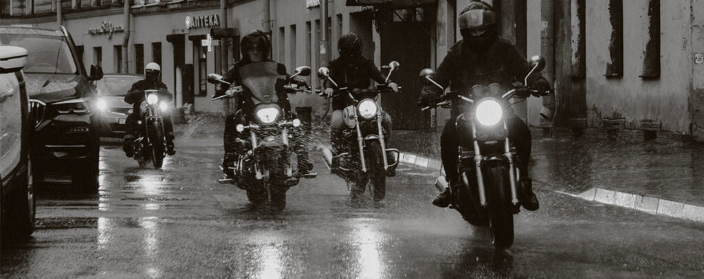 conduire moto pluie